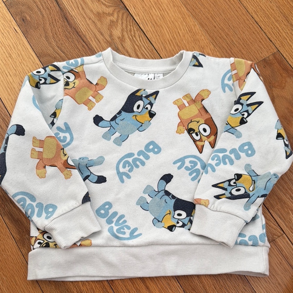 White and Blue Cartoon Dog Print Sweatshirt